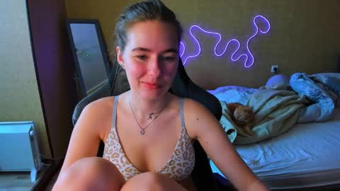 Snapshot of emilyy____ chatting on May 6, 2026, 10:09 am Emily online show from May 6, 2026, 10:09 am