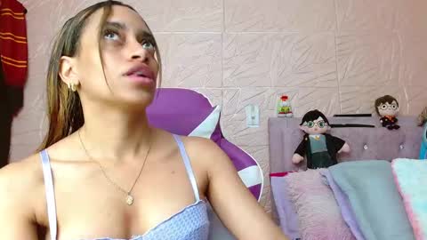 emilyzans07 online show from September 26, 2025, 7:40 pm