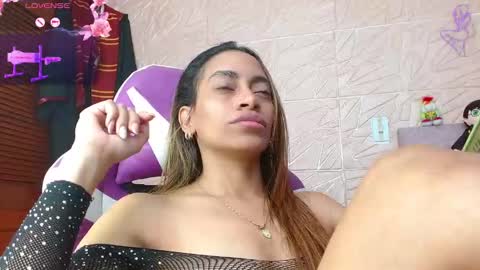 emilyzans07 online show from October 22, 2025, 8:41 pm