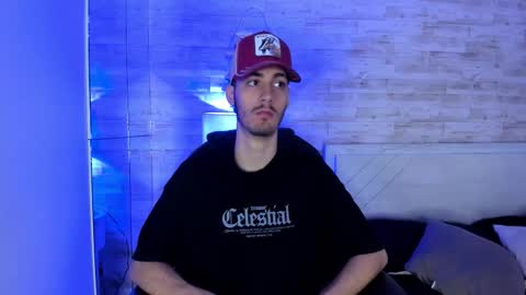 emir_ozan online show from December 21, 2025, 11:17 am