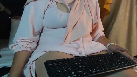 Snapshot of emira199 chatting on February 18, 2025, 8:49 am emira199 online show from February 18, 2025, 8:49 am