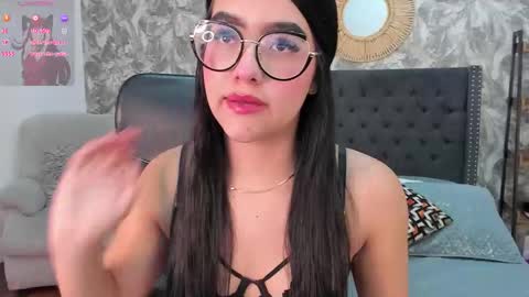 Snapshot of emma_1025 chatting on October 11, 2025, 1:09 pm emma  online show from October 11, 2025, 1:09 pm