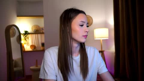 Snapshot of emma__cutiee chatting on December 21, 2024, 3:25 am Your Emma online show from December 21, 2024, 3:25 am