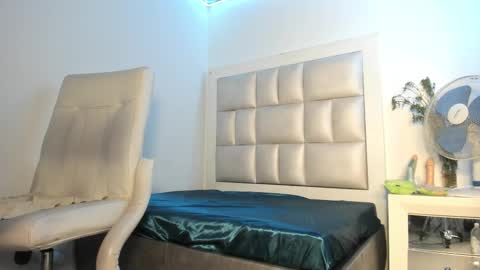 emma__js_ online show from February 13, 2026, 4:36 pm