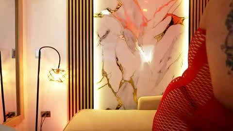 emma__walkerr_ online show from April 17, 2026, 7:06 pm