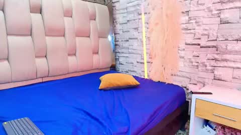 emma_angel_04 online show from April 17, 2026, 2:31 pm