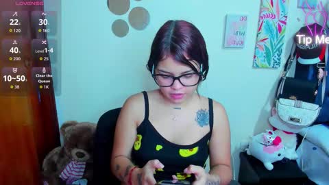 emma_boo_ online show from December 2, 2025, 4:13 pm