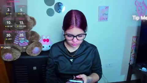 Snapshot of emma_boo_ chatting on March 28, 2026, 5:01 pm emma_boo_ online show from March 28, 2026, 5:01 pm
