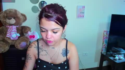 Snapshot of emma_boo_ chatting on April 15, 2026, 5:53 pm emma_boo_ online show from April 15, 2026, 5:53 pm