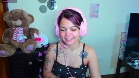 Snapshot of emma_boo_ chatting on April 15, 2026, 7:58 pm emma_boo_ online show from April 15, 2026, 7:58 pm