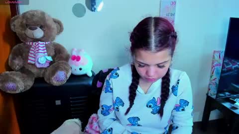 Snapshot of emma_boo_ chatting on April 19, 2026, 6:10 pm emma_boo_ online show from April 19, 2026, 6:10 pm