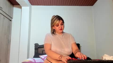 Snapshot of emma_brown777 chatting on February 12, 2025, 2:14 am ALBA online show from February 12, 2025, 2:14 am