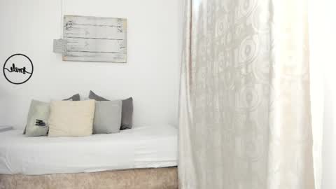 Emma Castillo online show from March 5, 2025, 12:33 pm