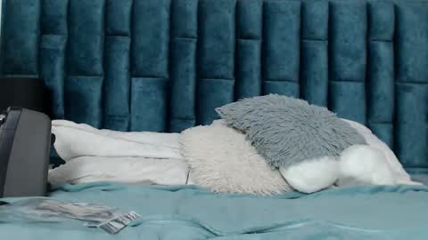 Emma online show from October 29, 2025, 8:43 pm