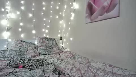 emma_just online show from November 19, 2025, 7:41 am