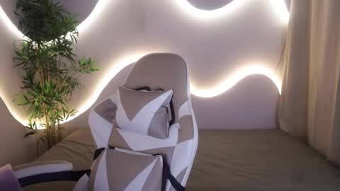 Emma online show from November 28, 2025, 5:21 am