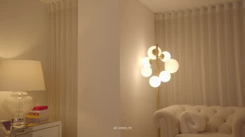 Snapshot of emma_lu1 chatting on October 18, 2025, 10:32 pm emma_lu1 online show from October 18, 2025, 10:32 pm