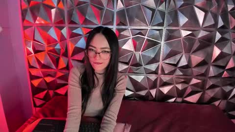 Emma  online show from November 8, 2025, 1:44 pm