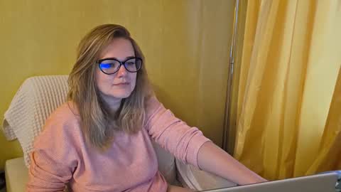 Snapshot of emma_misty_ chatting on October 13, 2025, 2:06 pm emma_misty_ online show from October 13, 2025, 2:06 pm