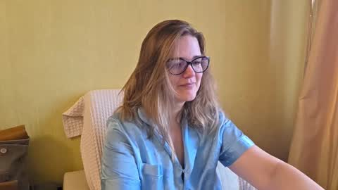 Snapshot of emma_misty_ chatting on October 14, 2025, 6:14 am emma_misty_ online show from October 14, 2025, 6:14 am