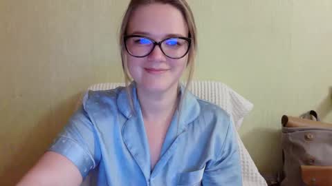 Snapshot of emma_misty_ chatting on October 18, 2025, 5:35 pm emma_misty_ online show from October 18, 2025, 5:35 pm