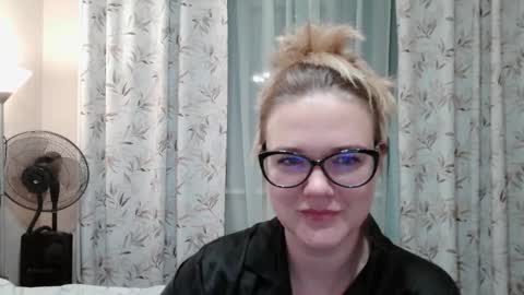 Snapshot of emma_misty_ chatting on December 3, 2025, 5:22 pm emma_misty_ online show from December 3, 2025, 5:22 pm