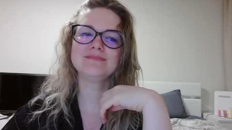 Snapshot of emma_misty_ chatting on February 3, 2026, 8:14 pm emma_misty_ online show from February 3, 2026, 8:14 pm