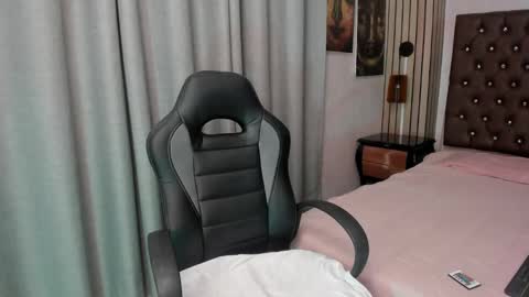 Snapshot of emma_petite4u chatting on February 11, 2025, 9:35 pm Emma online show from February 11, 2025, 9:35 pm