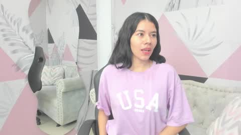 Snapshot of emma_petite4u chatting on February 25, 2025, 7:03 pm Emma online show from February 25, 2025, 7:03 pm
