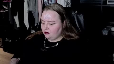 Snapshot of emma_razoom chatting on November 19, 2025, 10:54 pm Emma Razumovskaya online show from November 19, 2025, 10:54 pm