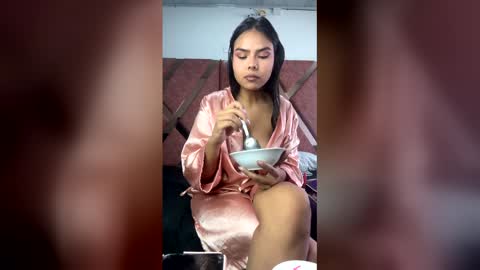 EMMA REVEES  online show from April 9, 2026, 7:08 pm