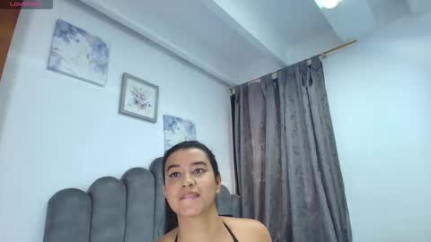 emma_saenz01 online show from April 17, 2026, 6:44 pm