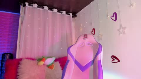 EMMA  online show from March 5, 2025, 9:48 pm