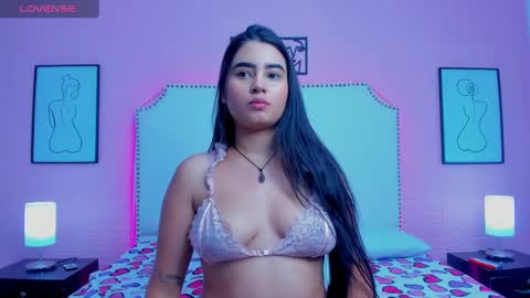 emma_whitee_ online show from September 23, 2025, 1:14 pm