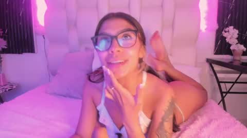 emmaa00_ online show from June 4, 2026, 5:41 pm
