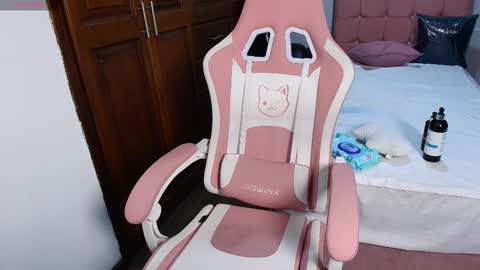 emma online show from November 20, 2025, 11:54 am