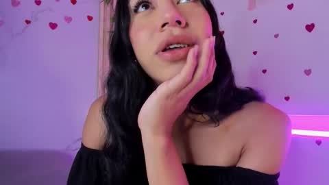 emmaclark_1 online show from September 10, 2025, 8:42 pm