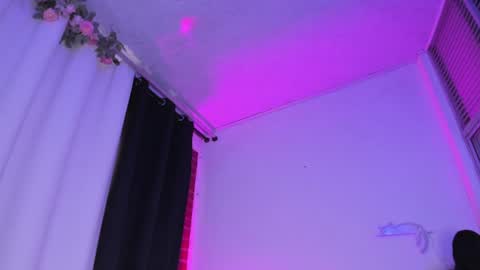 emmaclark_1 online show from July 18, 2026, 7:06 pm