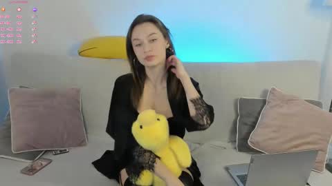 Emma online show from December 5, 2025, 4:43 am