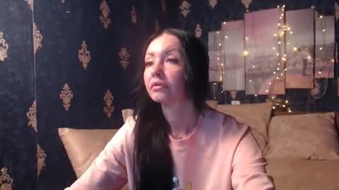 EmmaGoldX online show from November 4, 2025, 8:19 pm