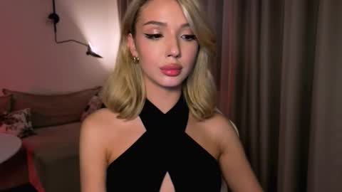 Snapshot of emmakeam_ chatting on March 15, 2026, 5:19 pm Emma online show from March 15, 2026, 5:19 pm