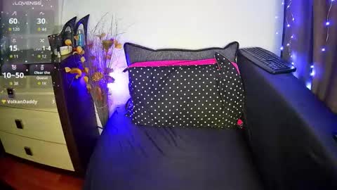 emmakros online show from October 4, 2025, 8:23 am