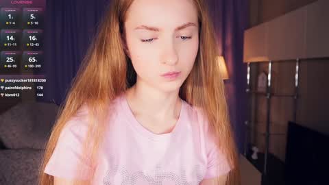 Snapshot of emmalaflame chatting on January 11, 2025, 2:20 am Emma day  Wendy night online show from January 11, 2025, 2:20 am