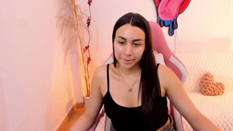 Snapshot of emmamyers_ chatting on February 7, 2026, 9:29 pm Emma online show from February 7, 2026, 9:29 pm