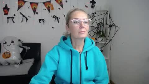 Snapshot of emmapark738567 chatting on November 2, 2025, 6:05 am Emma online show from November 2, 2025, 6:05 am