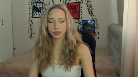 Snapshot of emmarayder chatting on July 16, 2026, 11:05 am Emma online show from July 16, 2026, 11:05 am