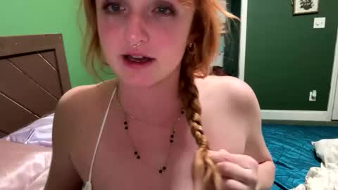 Snapshot of emmarouge20 chatting on March 2, 2026, 8:32 am emmarouge20 online show from March 2, 2026, 8:32 am