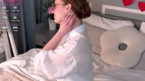 Snapshot of emmasagge chatting on June 17, 2026, 7:11 am Emma online show from June 17, 2026, 7:11 am