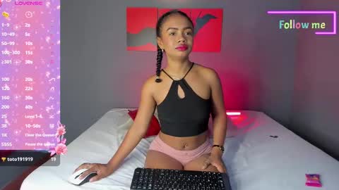 Snapshot of emmasmith06 chatting on February 10, 2025, 5:52 pm Emma online show from February 10, 2025, 5:52 pm