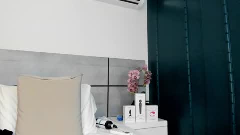  Emma  online show from February 19, 2025, 5:27 am